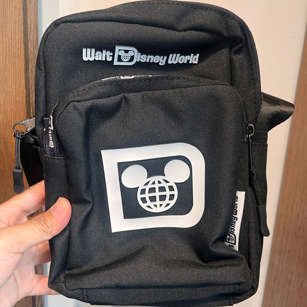 Disney 2026 Walt DisneyWorld Black Crossbody Bag